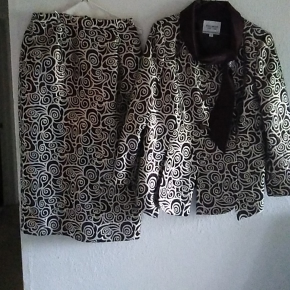 Dress Suits - Picture 1 of 8